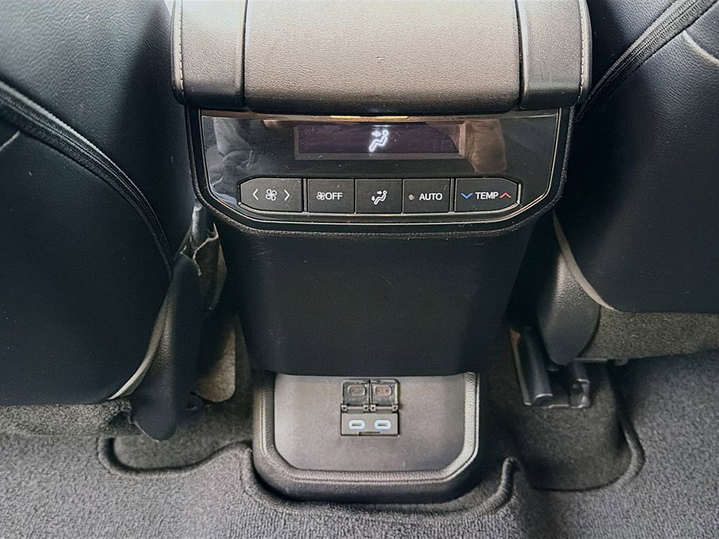 Used 2023 Toyota Highlander XLE AWD/4WD image 41