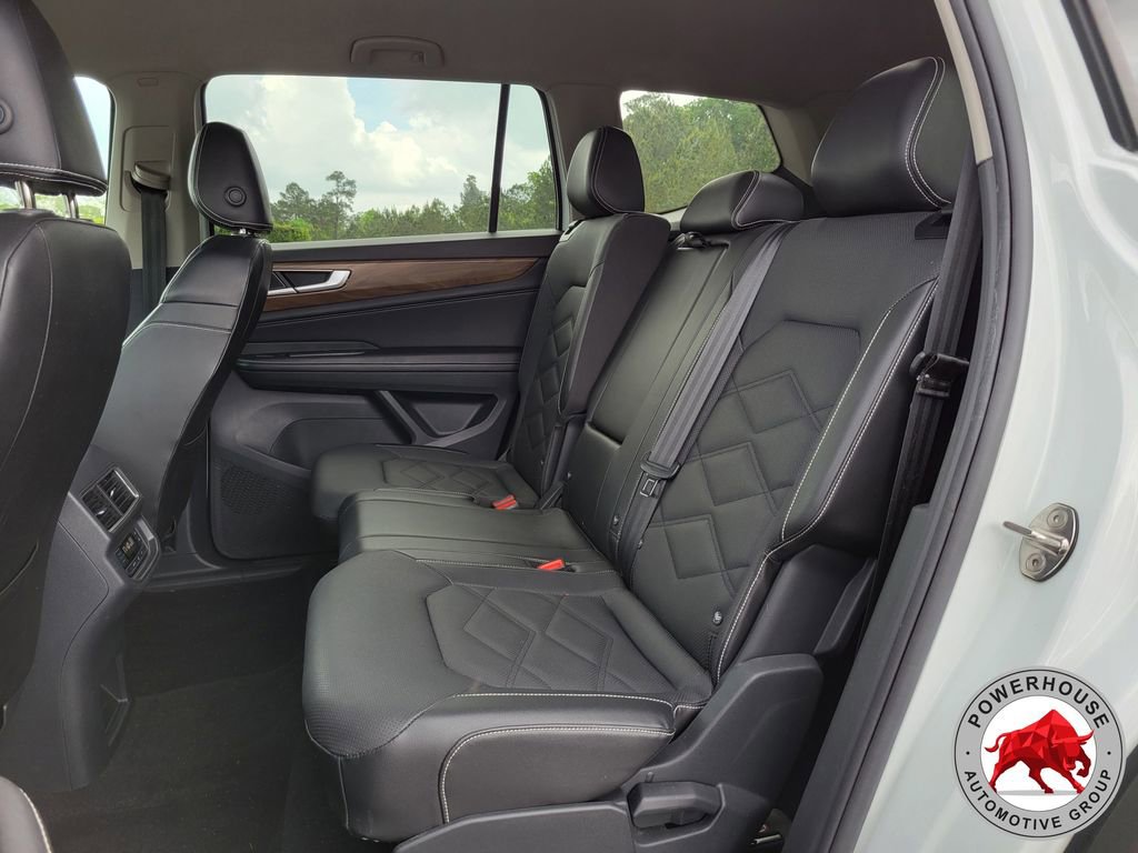 Used 2024 Volkswagen Atlas SE FWD image 16