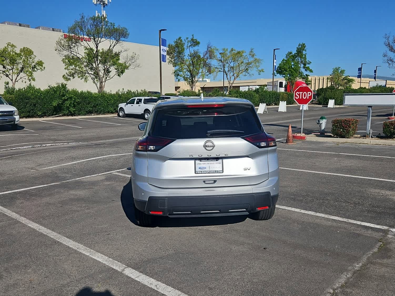 Used 2024 Nissan Rogue SV image 7