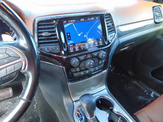 Used 2020 Jeep Grand Cherokee Overland AWD/4WD image 12