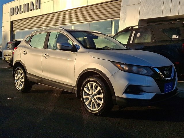 Used 2020 Nissan Rogue Sport SV image 2