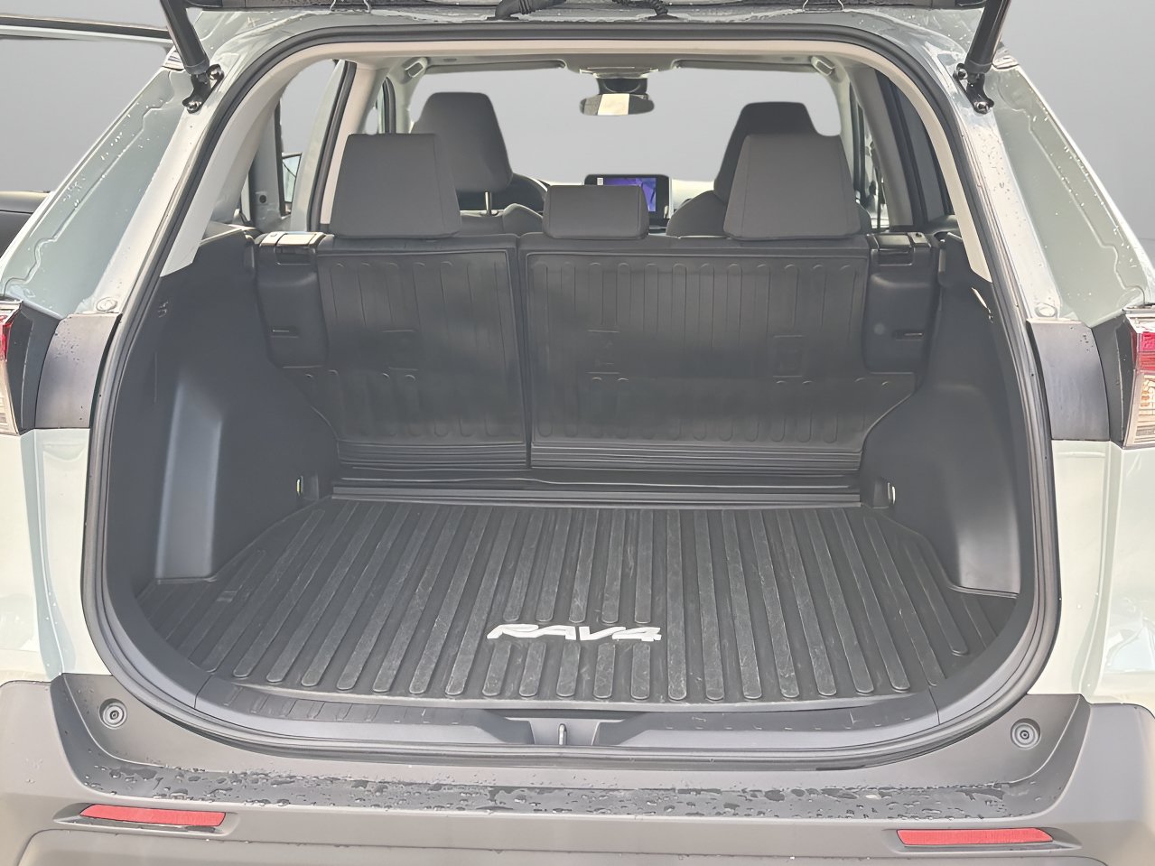 Used 2023 Toyota RAV4 XLE w/ Convenience Package AWD/4WD image 8