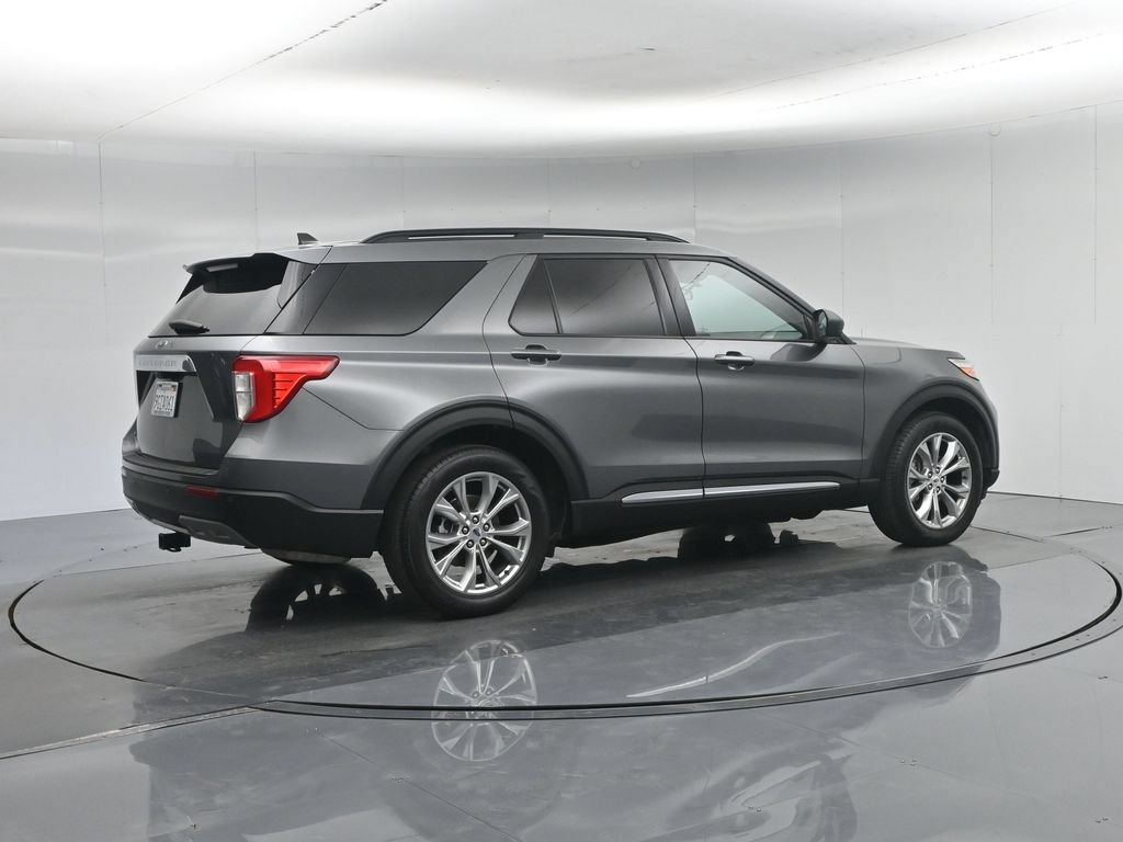 Certified 2023 Ford Explorer XLT w/ Equipment Group 202A RWD image 33