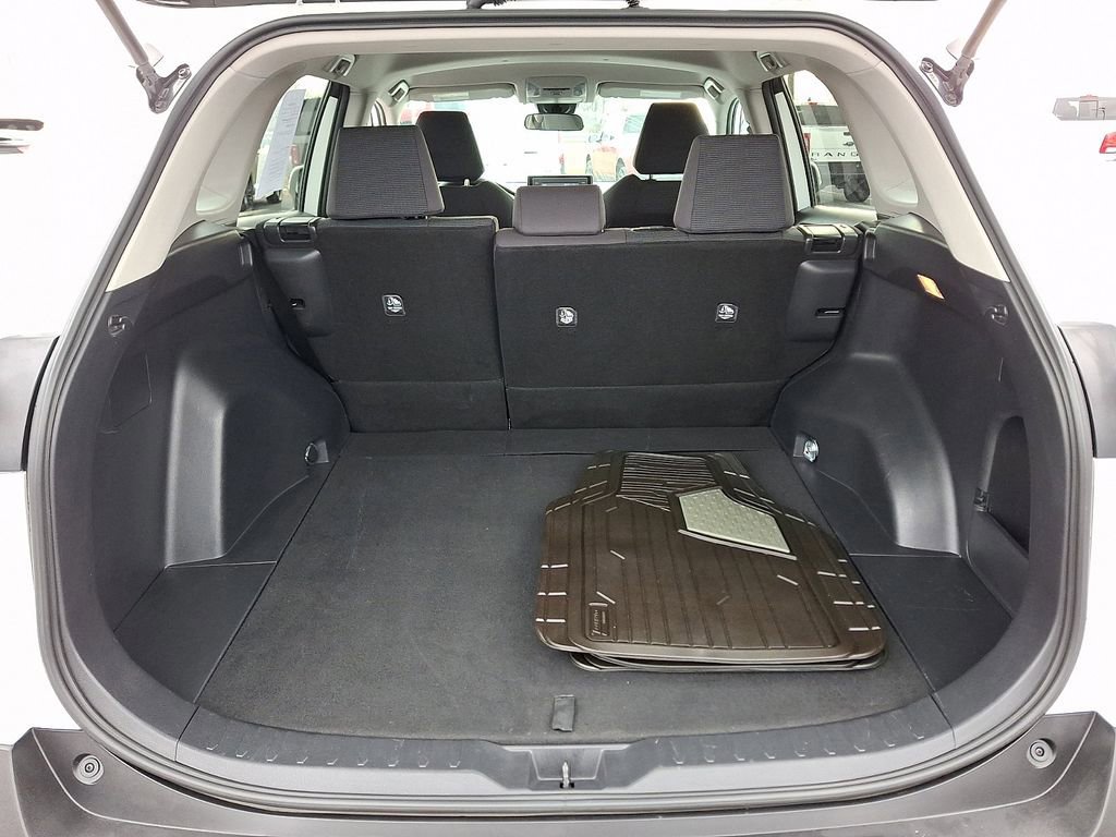 Used 2021 Toyota RAV4 LE image 28