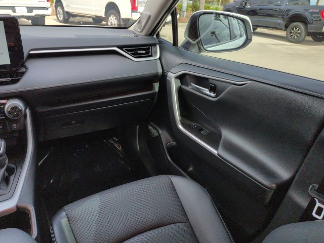 Used 2025 Toyota RAV4 Limited FWD image 17