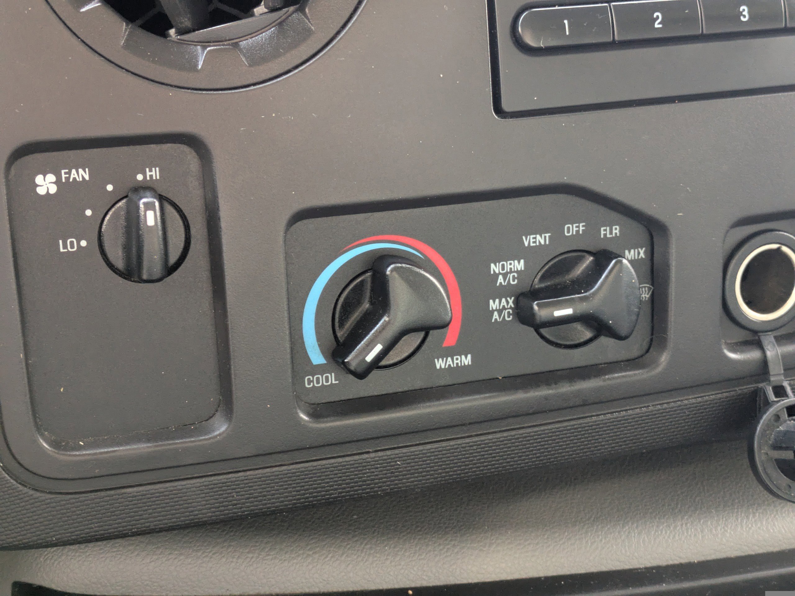 Certified 2017 Ford E-350 and Econoline 350 Super Duty w/ Power Windows & Locks Group image 20