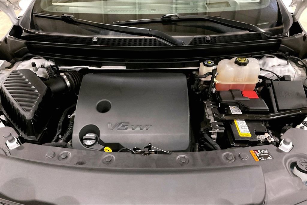 Used 2024 Buick Enclave Premium AWD/4WD image 10