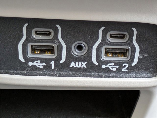 Used 2023 Chrysler Voyager LX image 20
