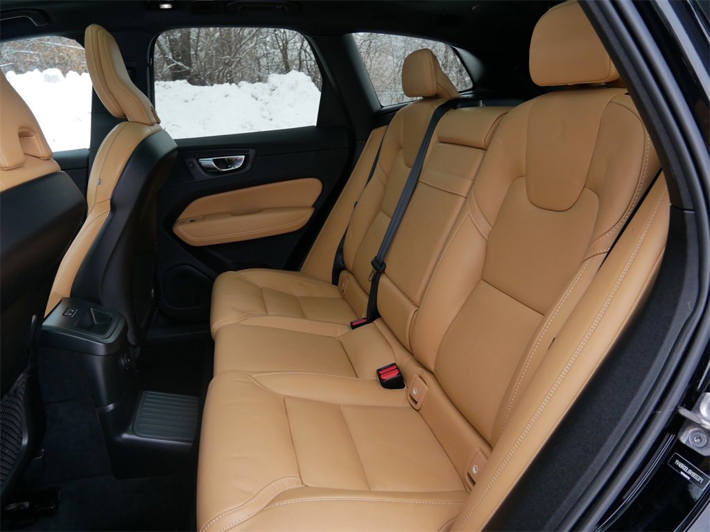 Used 2022 Volvo XC60 T8 Inscription w/ Advanced Package image 11