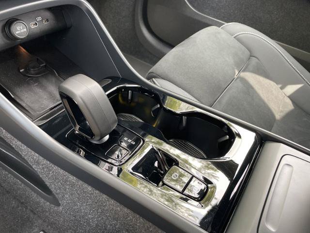 Used 2025 Volvo XC40 B5 Plus AWD/4WD image 18