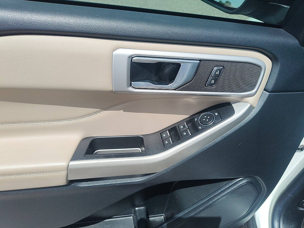 Certified 2021 Ford Explorer XLT w/ Equipment Group 202A RWD image 10