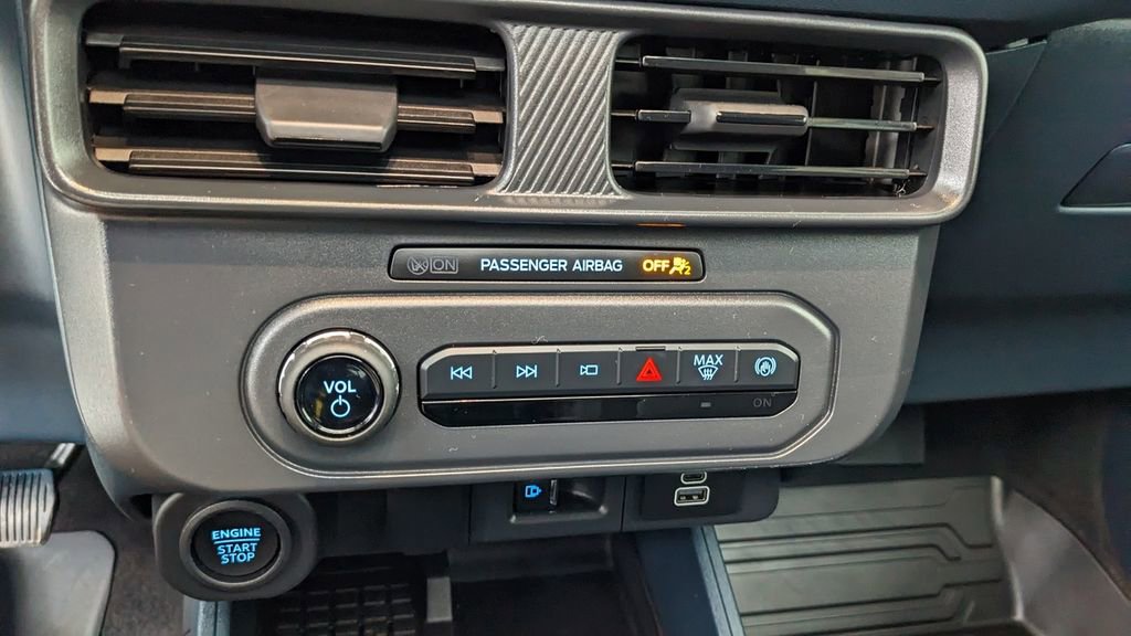 Certified 2025 Ford Maverick Lariat w/ Black Appearance Package AWD/4WD image 30