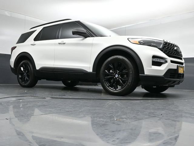 Certified 2022 Ford Explorer XLT w/ Equipment Group 202A AWD/4WD image 37
