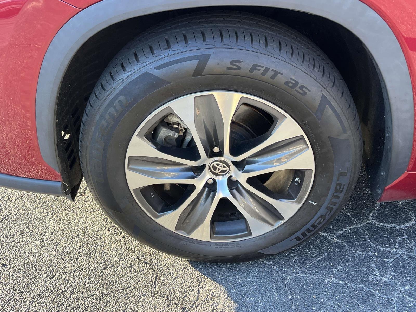 Used 2023 Toyota Highlander XLE image 9