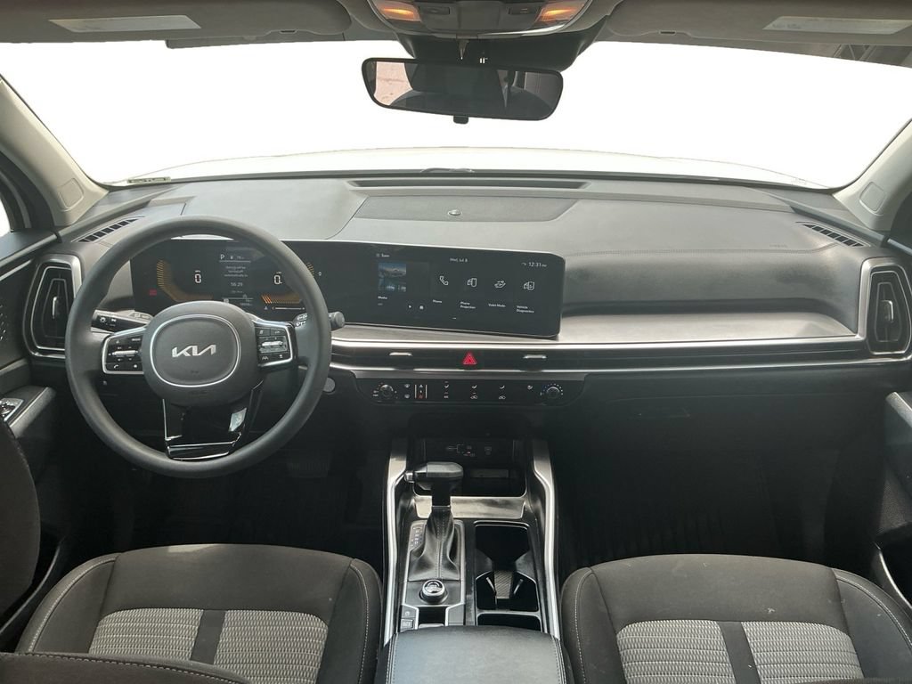 Used 2025 Kia Sorento LX FWD image 17