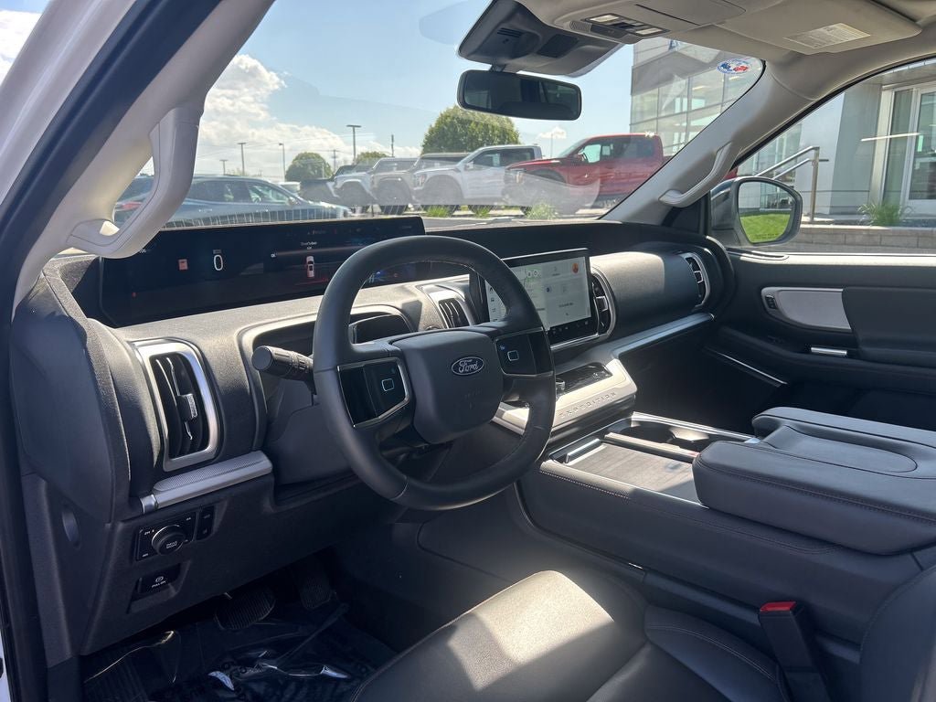 Certified 2025 Ford Expedition Active AWD/4WD image 9