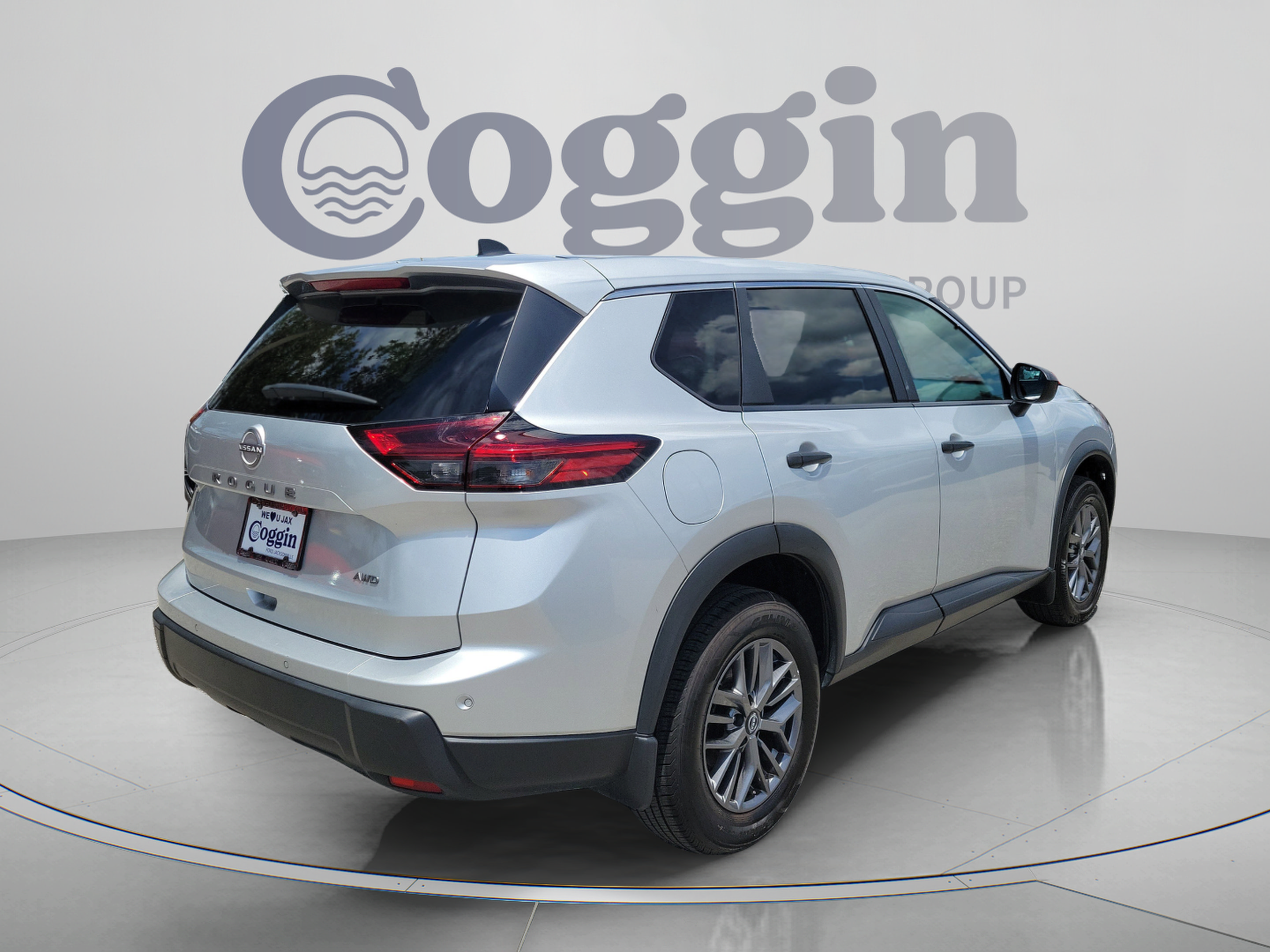 Used 2024 Nissan Rogue S AWD/4WD image 3