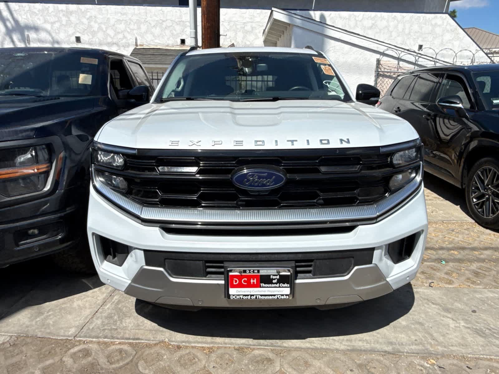 Certified 2025 Ford Expedition Platinum AWD/4WD image 2