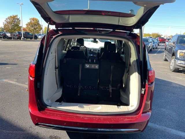Used 2020 Chrysler Pacifica Touring-L image 12