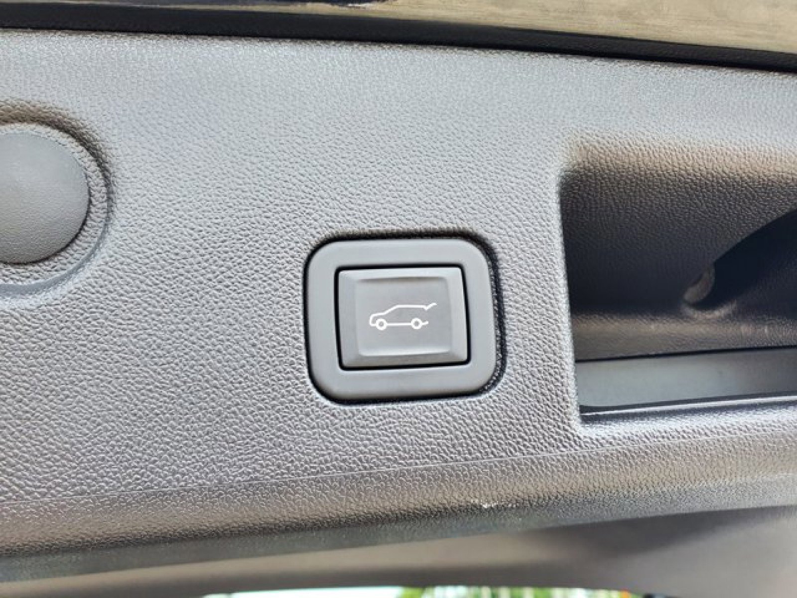 Used 2024 Chevrolet Equinox Premier AWD/4WD image 9