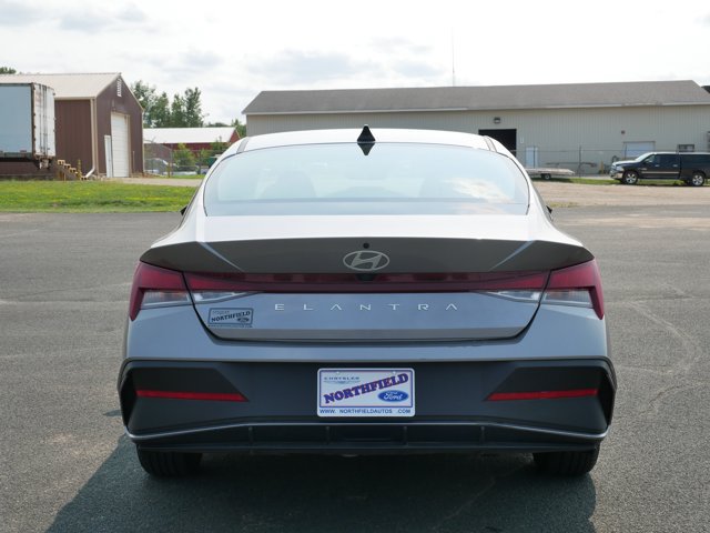 Used 2024 Hyundai Elantra SEL FWD image 7