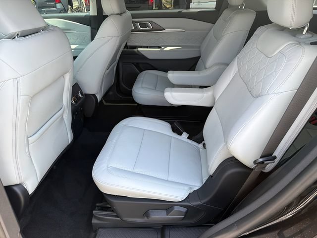 Certified 2025 Ford Explorer Platinum w/ Ultimate Package AWD/4WD image 23
