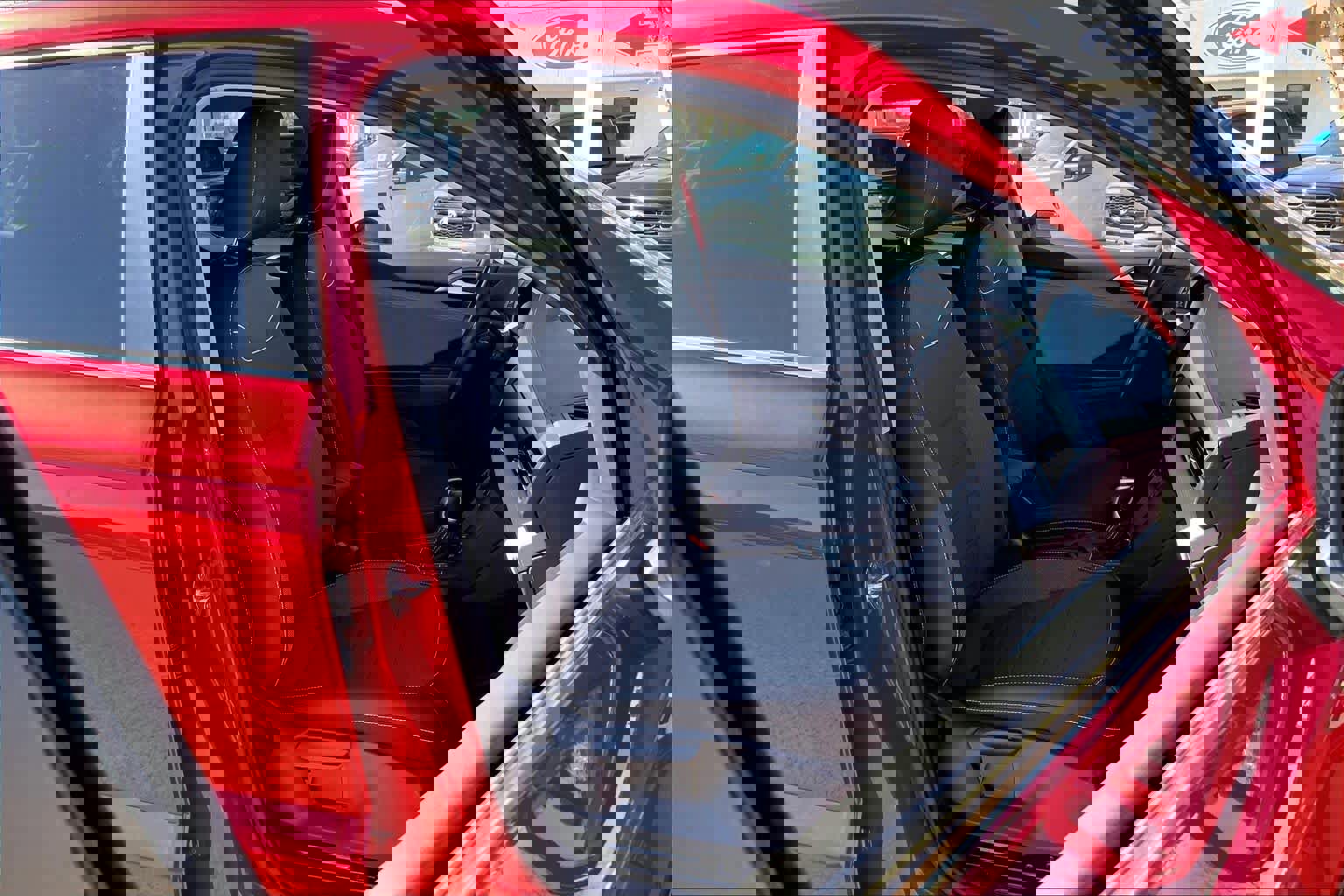 Used 2024 Volkswagen Taos SE w/ Black Wheel Package image 9