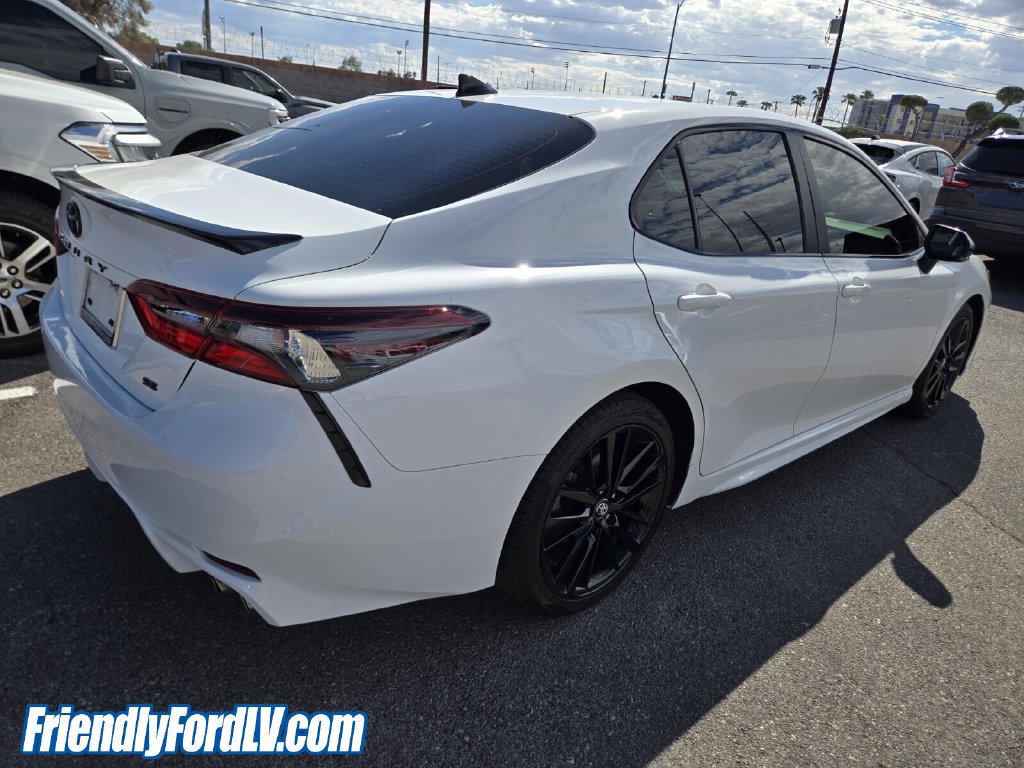 Used 2023 Toyota Camry SE FWD image 3