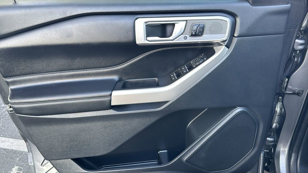 Certified 2022 Ford Explorer Limited w/ Hybrid Equipment Group 310A image 18