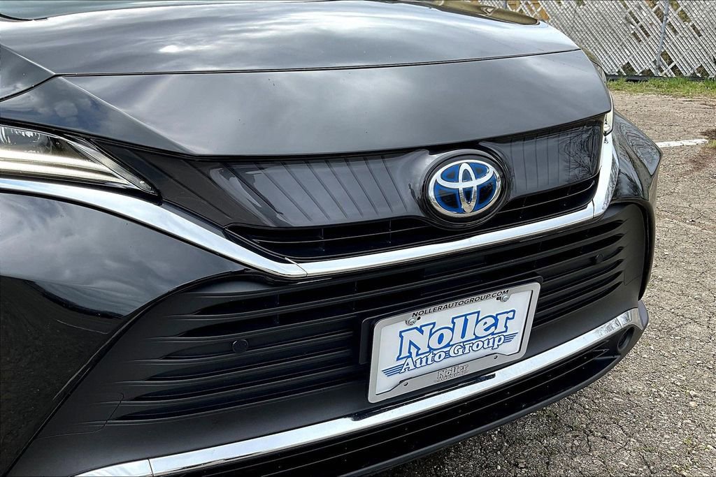 Used 2022 Toyota Venza XLE image 28