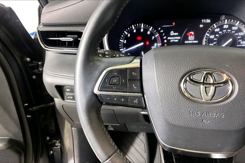Used 2021 Toyota Highlander XSE FWD image 14
