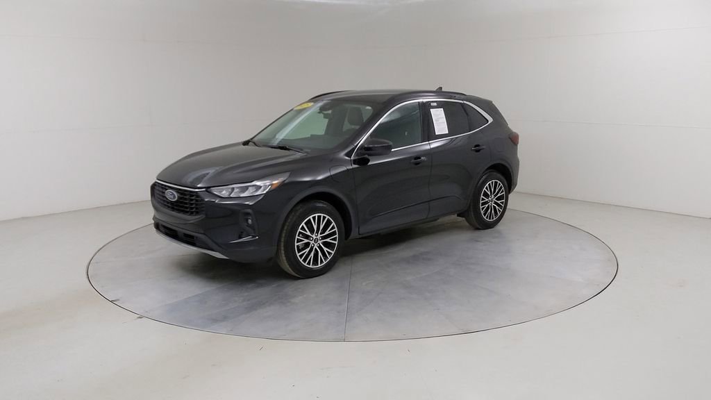 Certified 2025 Ford Escape SE w/ Class II Trailer Tow Package FWD image 19