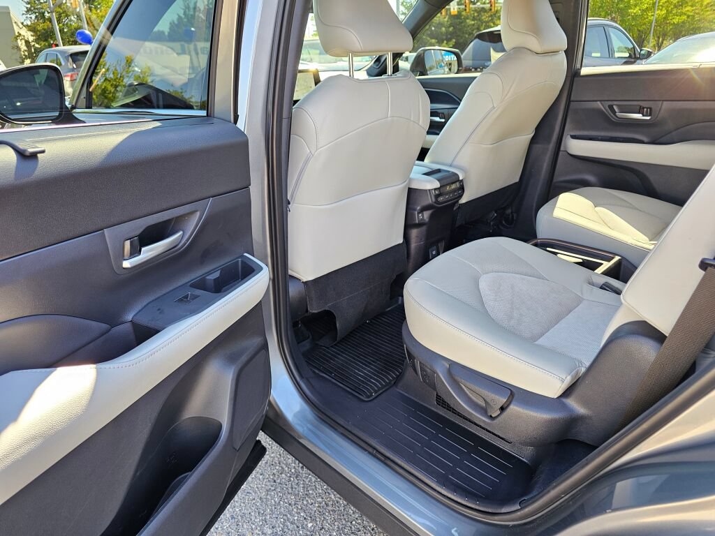 Used 2025 Toyota Grand Highlander AWD Hybrid image 16