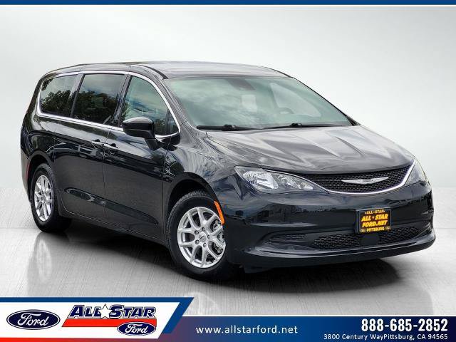Used 2021 Chrysler Voyager LX FWD image 1