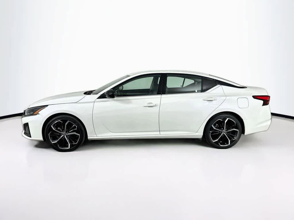 Used 2024 Nissan Altima 2.5 SR FWD image 3