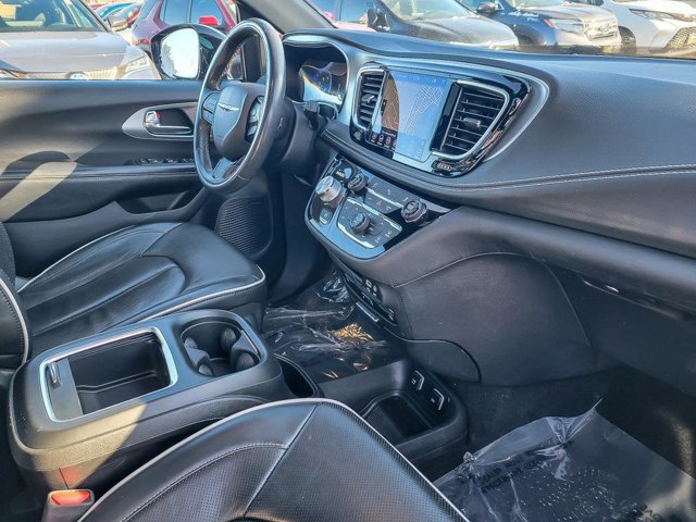 Used 2020 Chrysler Pacifica Limited image 27