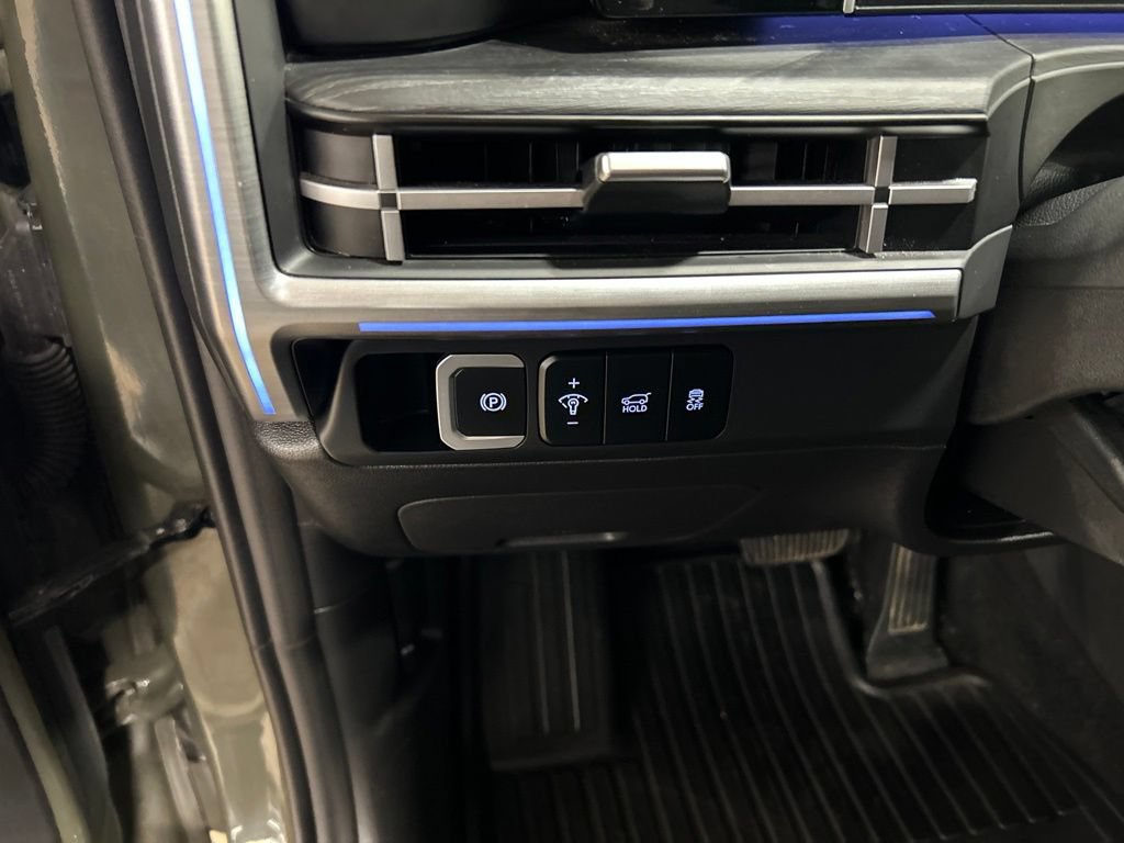 Used 2024 Hyundai Santa Fe Limited AWD/4WD image 14