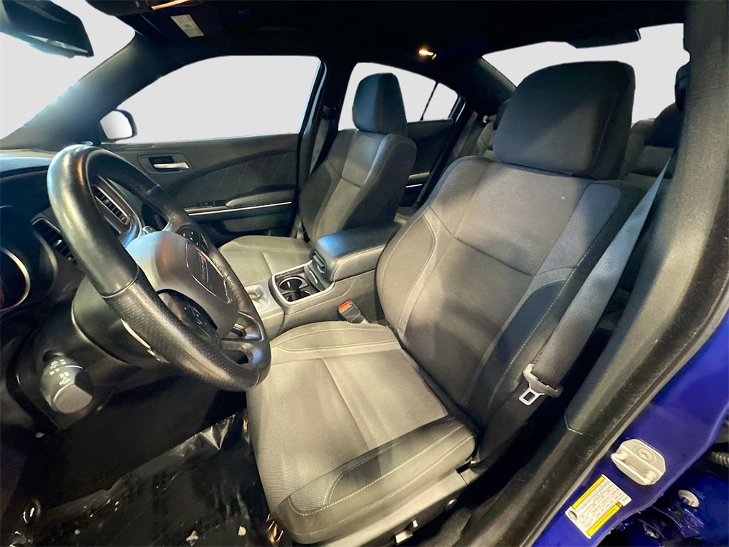 Used 2022 Dodge Charger SXT w/ Driver Convenience Group image 17