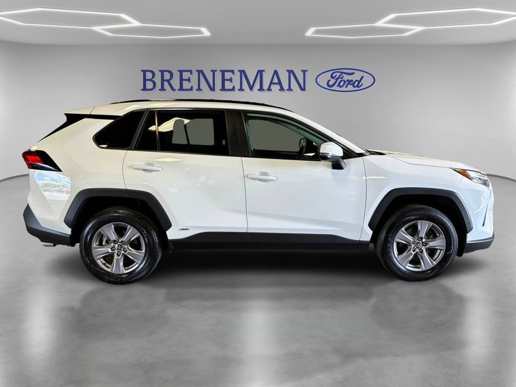 Used 2024 Toyota RAV4 LE AWD/4WD image 4