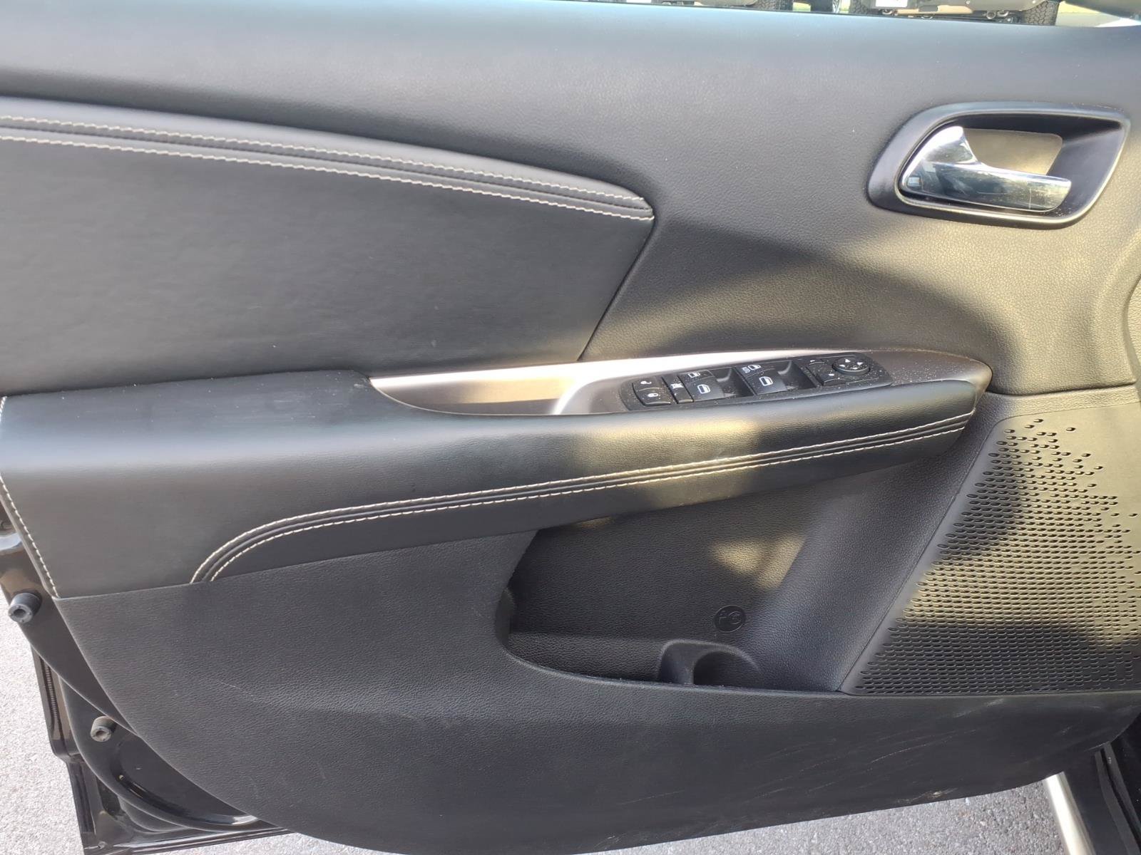 Used 2020 Dodge Journey Crossroad FWD image 12