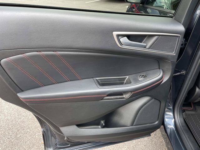 Certified 2024 Ford Edge ST-Line AWD/4WD image 4