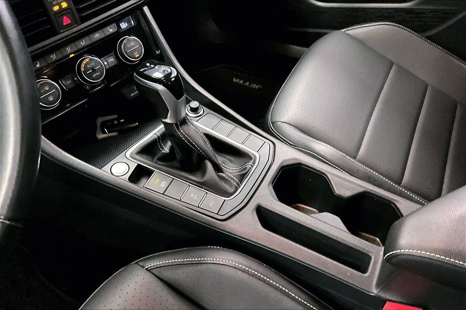 Used 2022 Volkswagen Jetta SE image 16