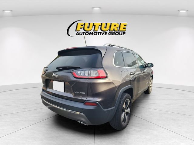 Used 2019 Jeep Cherokee Limited w/ Luxury Group image 2