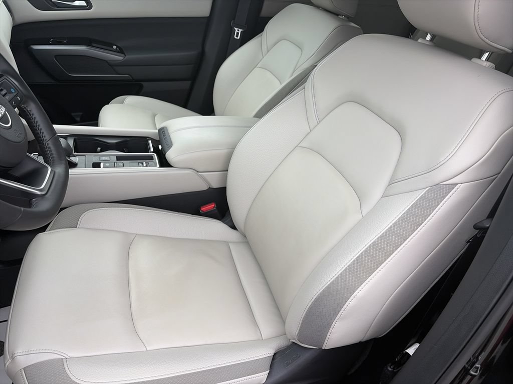 Used 2025 Nissan Pathfinder SL FWD image 12