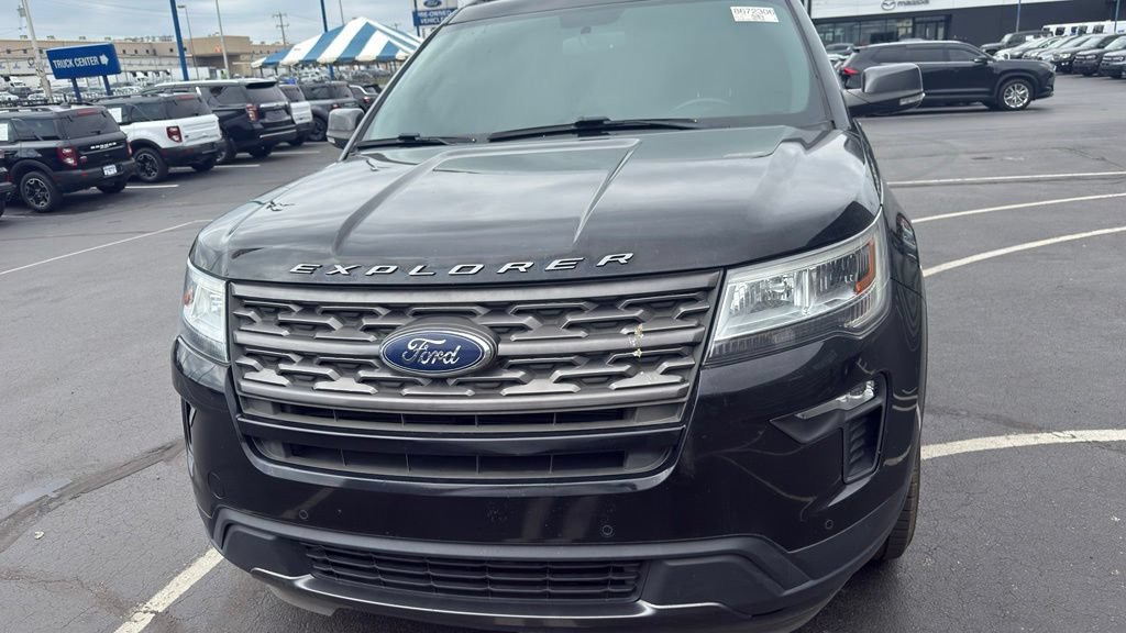 Certified 2018 Ford Explorer XLT w/ Equipment Group 202A AWD/4WD image 3