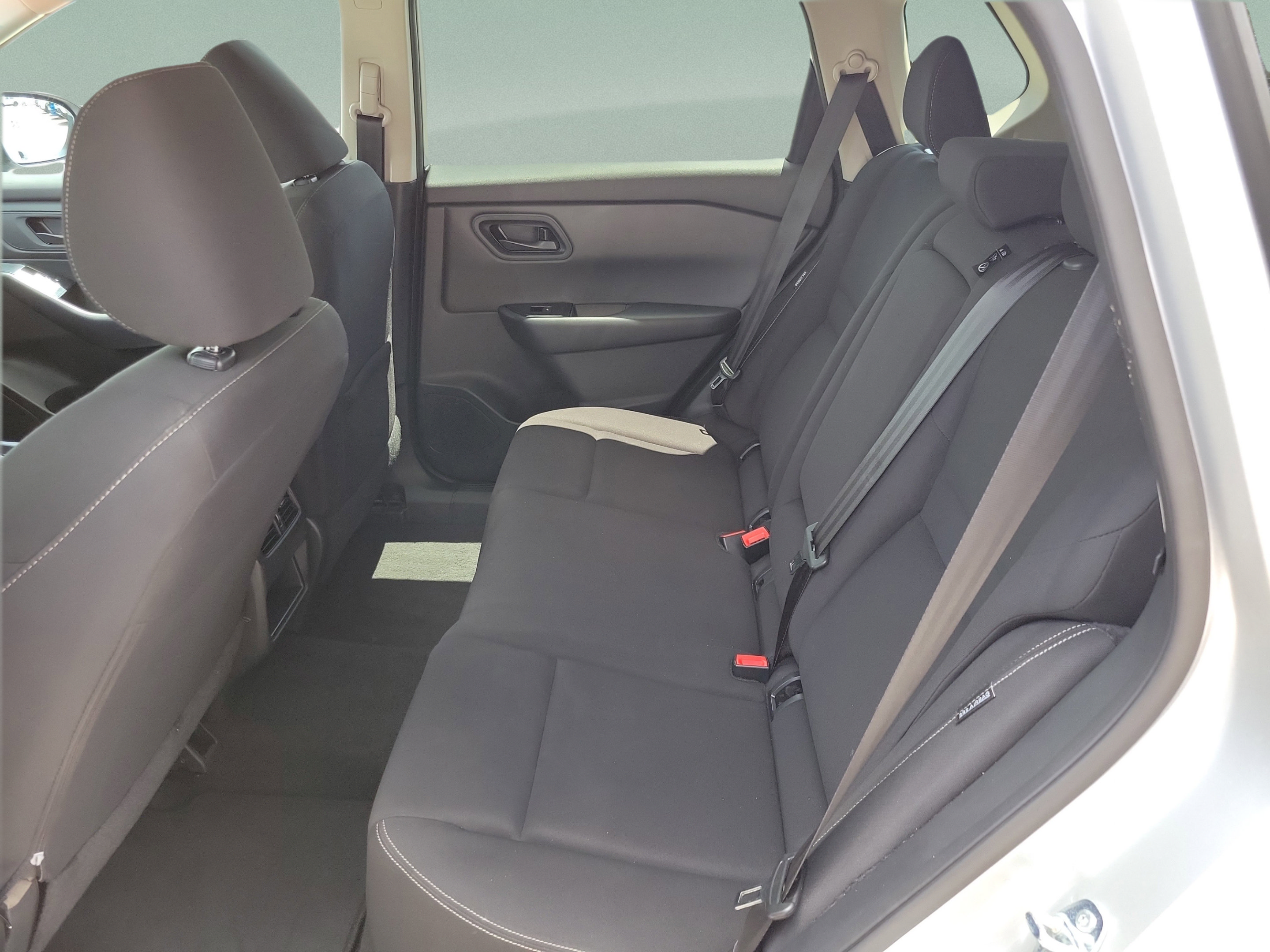 Used 2024 Nissan Rogue S AWD/4WD image 13