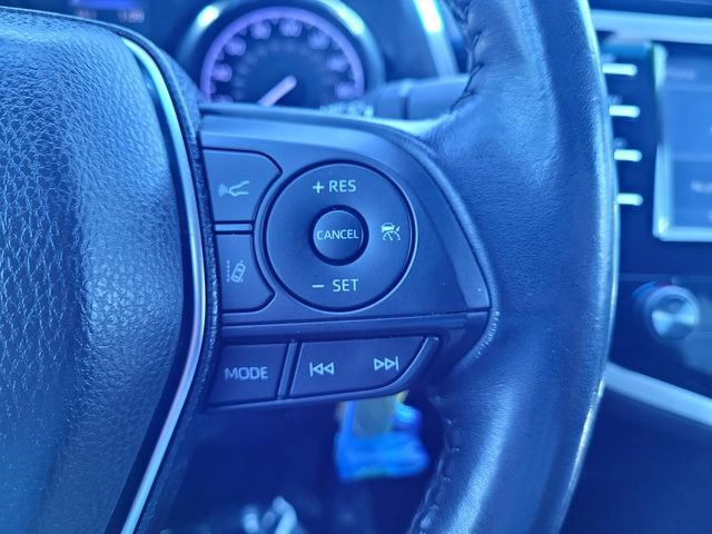 Used 2020 Toyota Camry SE w/ Blackout Package image 23