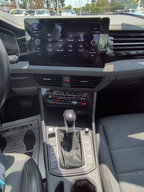 Used 2025 Volkswagen Jetta SE FWD image 21