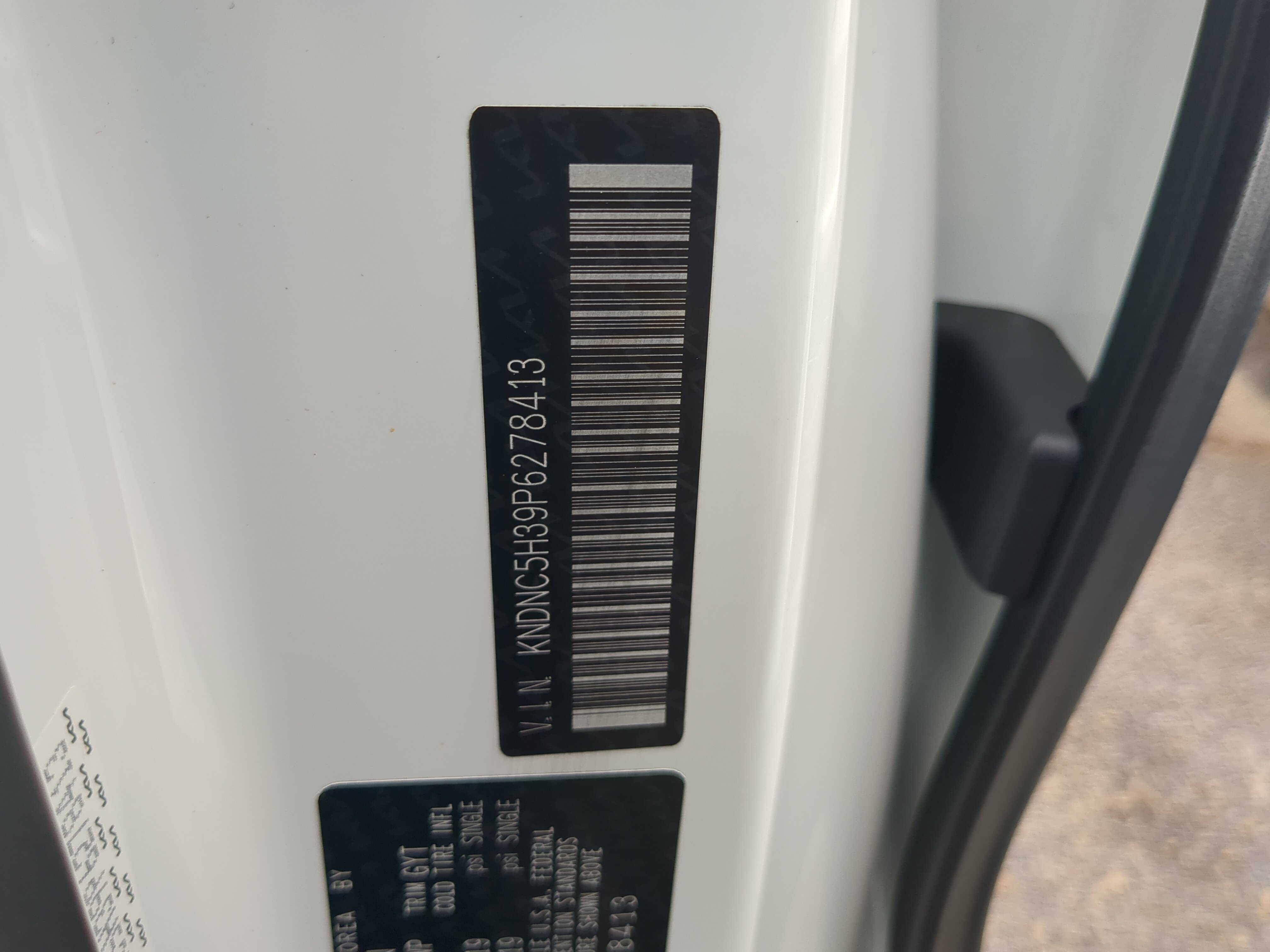 Used 2023 Kia Carnival EX FWD image 28
