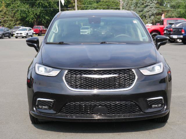Used 2024 Chrysler Pacifica Touring-L FWD image 8